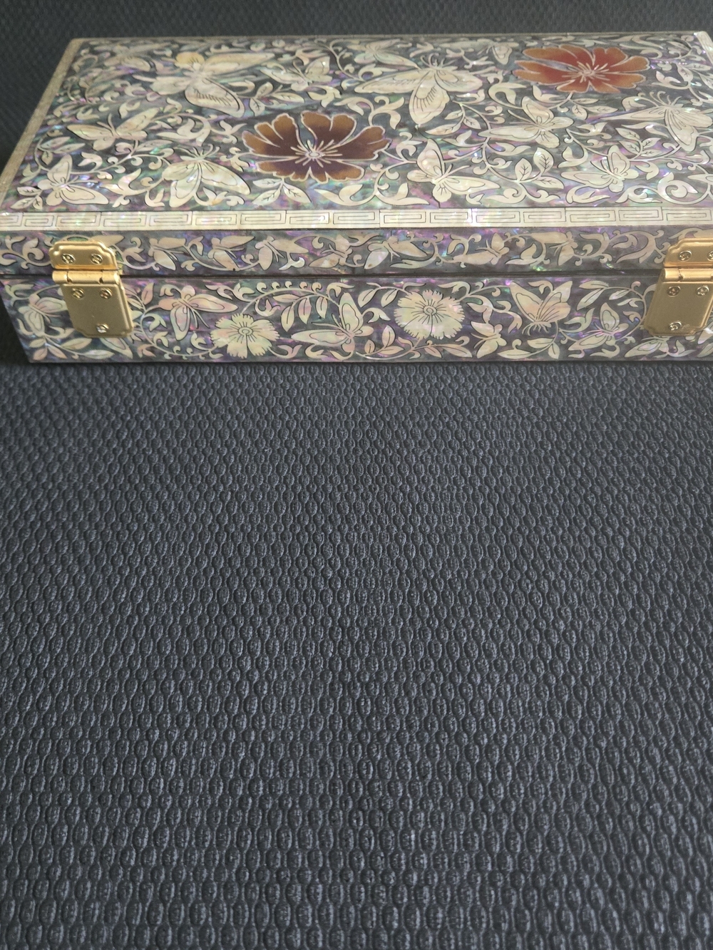 Mother of Pearl Floral Inlay Jewelry Box - Iridescent Purple Accents - Picture 10 of 12